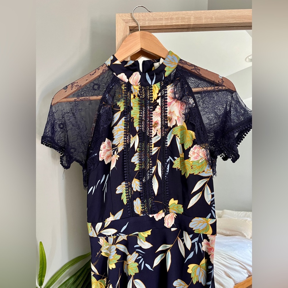 Floral midi dress with lace detail